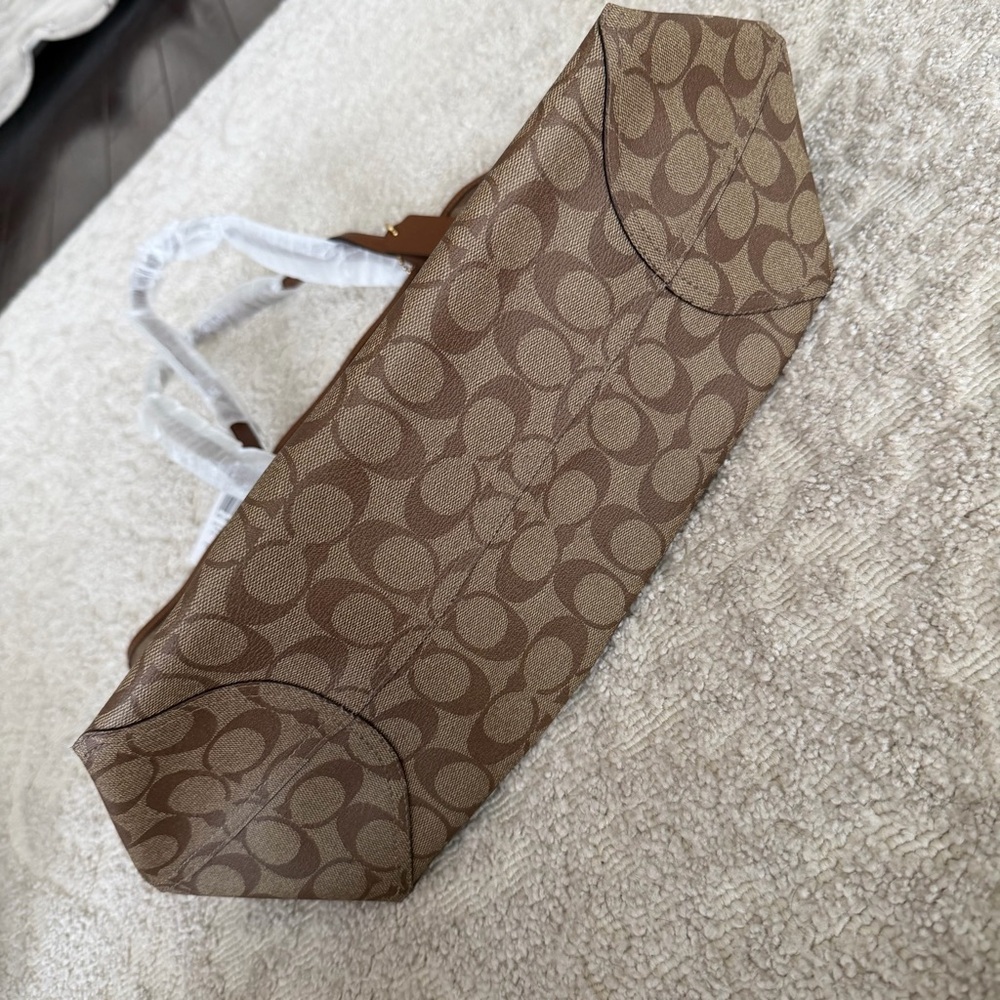 Coach Brown City Tote Bag In Signature Canvas 

BRAND NEW - Picture 3 of 5